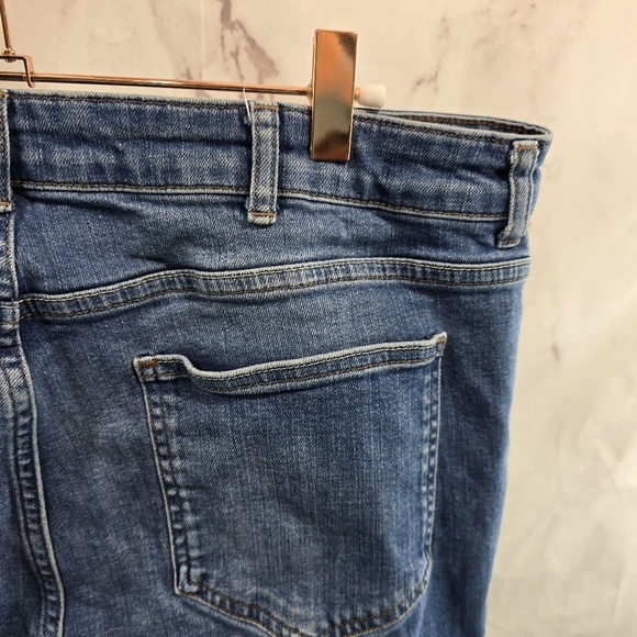 Boden Jeans Women 16 R Cavendish Girlfriend High Rise Embroidered Denim Crop - Picture 11 of 12